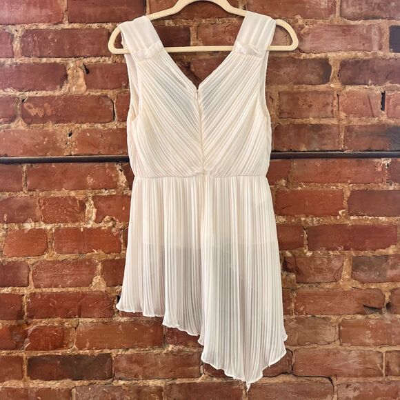 BCBG MAX AZRIA Asymmetrical Pleated Faux Wrap Top Size XS - Picture 2 of 6